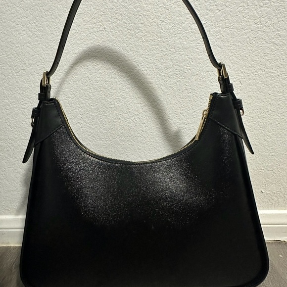 Michael Kors Black Shoulder Bag with Gold Chain - Picture 3 of 4